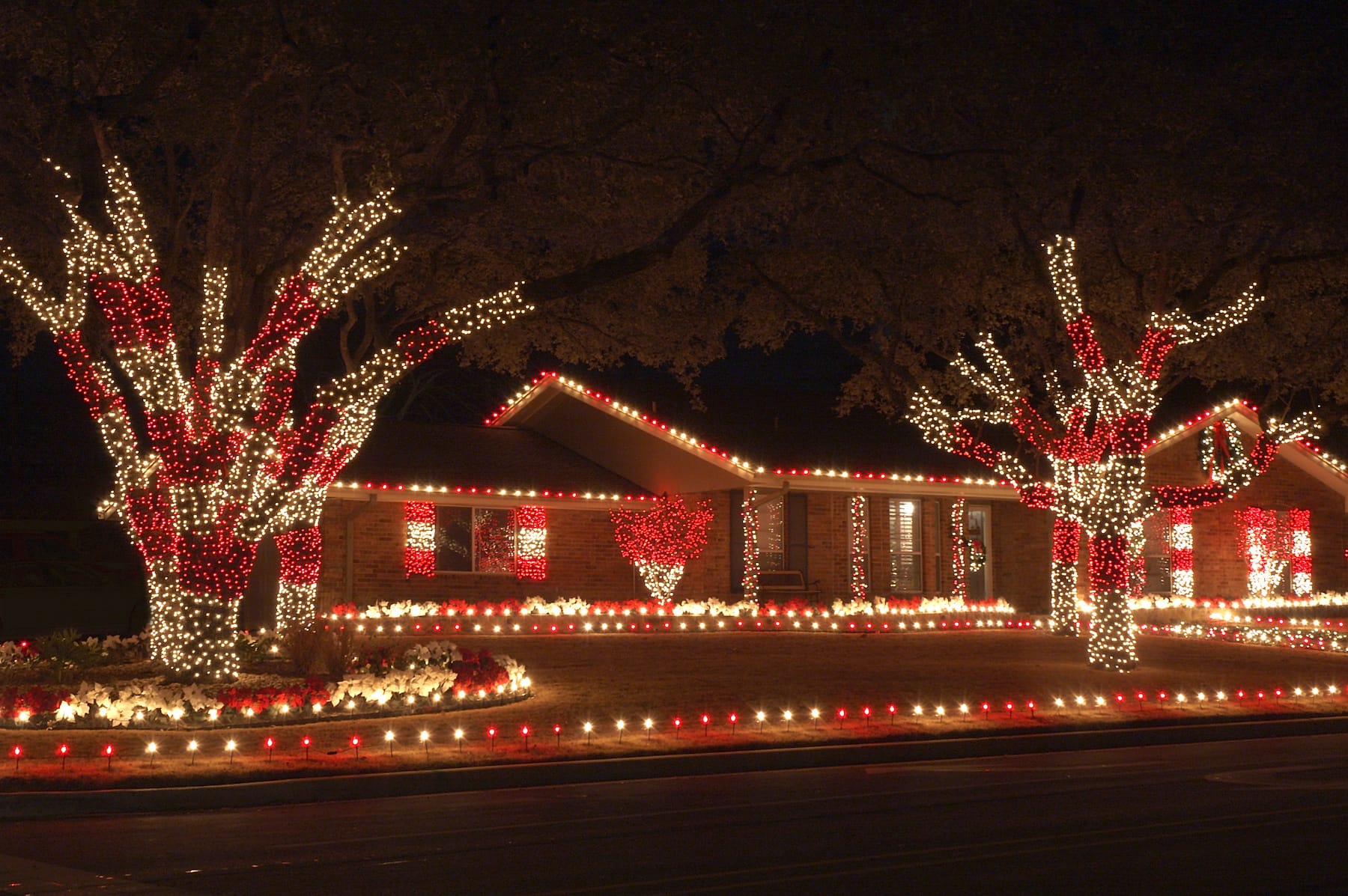 Residential Installation Christmas Lighting